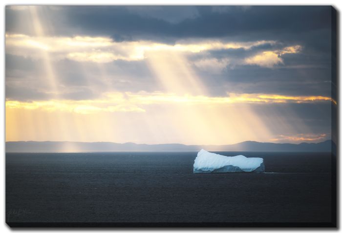 Crepuscular Rays Iceberg 4